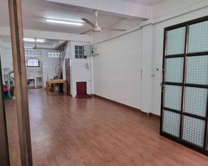 For Rent 3 Beds Retail Space in Khlong Toei, Bangkok, Thailand