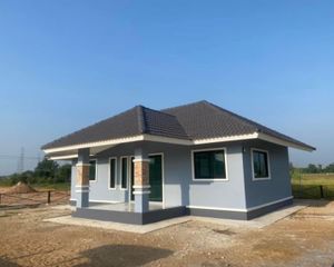 For Sale 4 Beds House in Mueang Chai Nat, Chainat, Thailand