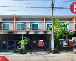 For Sale 2 Beds Townhouse in Bang Pakong, Chachoengsao, Thailand