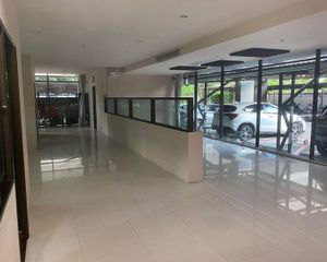 For Sale Office 240 sqm in Mueang Chiang Mai, Chiang Mai, Thailand