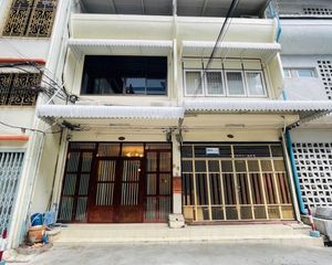 For Sale Retail Space 352 sqm in Khlong Toei, Bangkok, Thailand